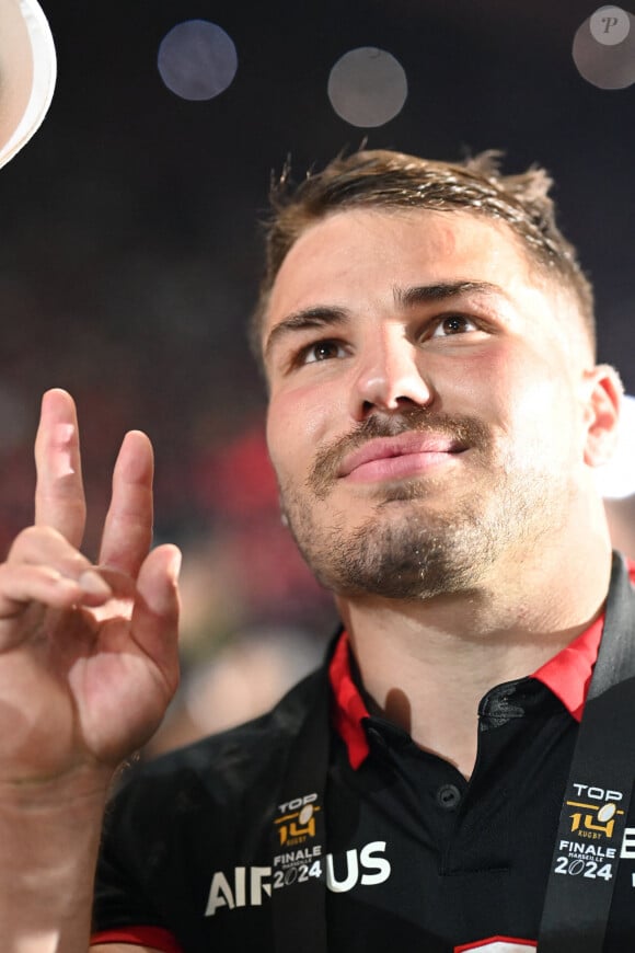 Celebration Antoine DUPONT (ST) Stade Toulousain sacré champion de France lors de la finale du Top14 opposant le Stade Toulousain à l'Union Bordeaux Begles au stade Velodrome à Marseille, France, le 2 juin 2024. Toulouse a gagné 59-3. © Valentina Claret/Panoramic/Bestimage