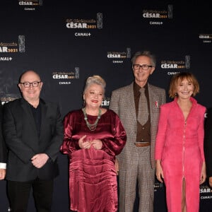 Mais ces moments de recueillement des fans ne sont pas toujours évidents pour l'acteur de Pinot simple flic.
Christian Clavier, Michel Blanc, Josiane Balasko, Thierry Lhermitte, Marie-Anne Chazel, Gerard Jugnot et Bruno Moynot lors de la 46ème cérémonie des César à l'Olympia à Paris le 12 mars 2021 © David Niviere / Pool / Bestimage