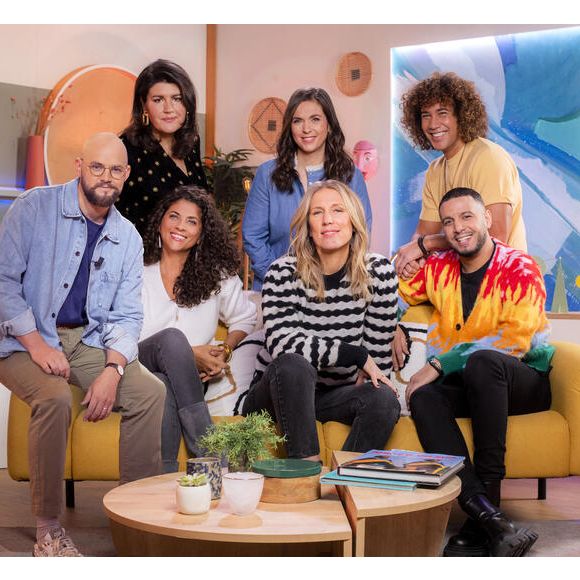 "Est-ce que les femmes se synchronisent menstruellement quand elles trainent trop souvent ensemble ?", c'est la question qu'une journaliste de Slate a posé à la sage femme Anna Roy, chroniqueuse dans La Maison des Maternelles (France 2).
La maison des Maternelles sur France 2