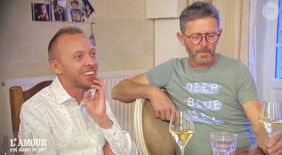 Christophe avec son prétendant Yann dans "L'amour est dans le pré", M6