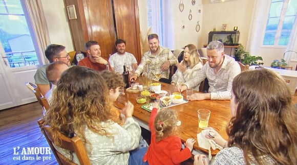 Christophe avec son prétendant Yann dans "L'amour est dans le pré", M6