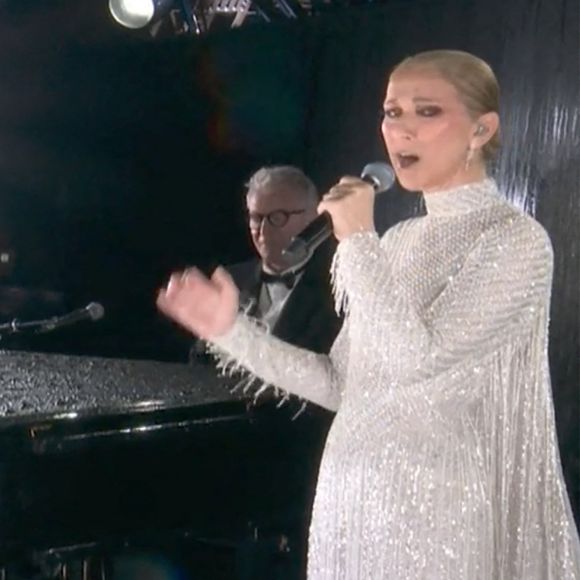 Céline Dion chante depuis le premier étage de la Tour Eiffel, L'hymne à l'amour, d'Édith Piaf - Cérémonie d'ouverture des Jeux Olympiques (JO) de Paris 2024. © Capture France TV via Bestimage