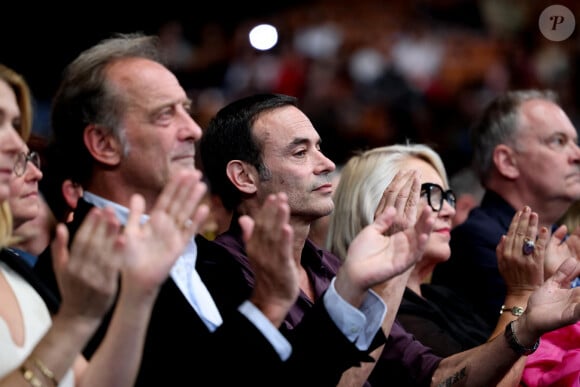 Vincent Lindon, Anthony Delon - Pour la séance de clôture de la 16ème édition du Festival Lumière de Lyon, un hommage tout particulier a été rendu à l'acteur Alain Delon en projetant "Plein Soleil" de René Clément. Pour l'occasion Vincent Lindon a prononcé un discours en présence de Anthony Delon, qui, sous le coup de l'émotion, a fondu en larmes pendant l'évocation de son père. C'est la première fois, depuis sa disparition, qu'un hommage était rendu en public à Alain Delon, au Halle Tony Garnier, à Lyon, France, le 20 octobre 2024. © Dominique Jacovides/Bestimage 