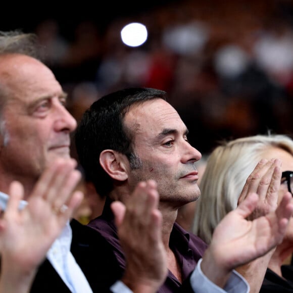 Vincent Lindon, Anthony Delon - Pour la séance de clôture de la 16ème édition du Festival Lumière de Lyon, un hommage tout particulier a été rendu à l'acteur Alain Delon en projetant "Plein Soleil" de René Clément. Pour l'occasion Vincent Lindon a prononcé un discours en présence de Anthony Delon, qui, sous le coup de l'émotion, a fondu en larmes pendant l'évocation de son père. C'est la première fois, depuis sa disparition, qu'un hommage était rendu en public à Alain Delon, au Halle Tony Garnier, à Lyon, France, le 20 octobre 2024. © Dominique Jacovides/Bestimage 