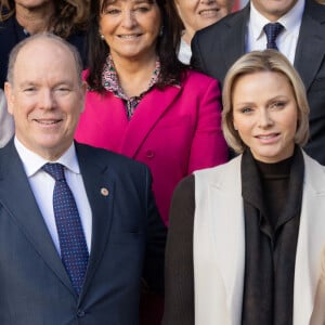 Le prince Albert II de Monaco et la princesse Charlene offrent des cadeaux aux personnes âgées de la principauté au siège de la Croix Rouge à Monaco le 14 novembre 2024 dans le cadre des célébrations de la Fête Nationale monégasque. © Olivier Huitel / Pool Monaco / Bestimage