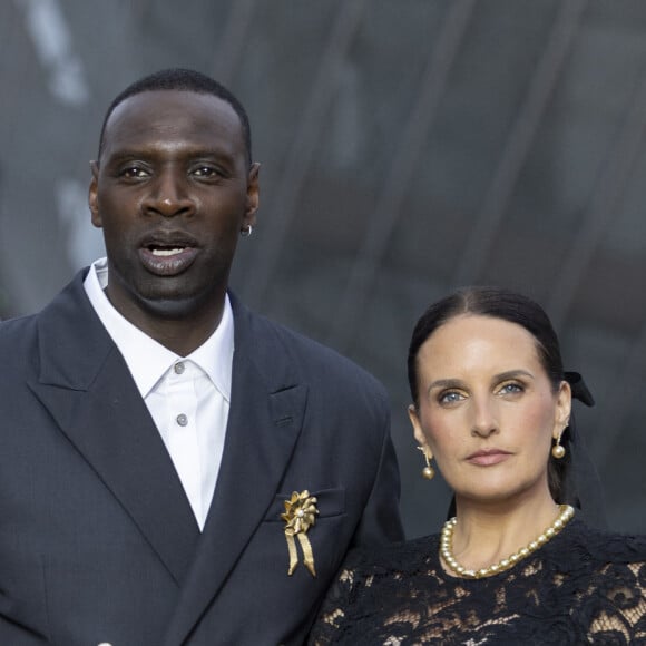 Omar Sy et sa Helene (bijoux Tasaki) - Photocall du dîner "Prelude pour les JO" à la Fondation Vuitton à Paris, France, le 25 juillet 2024. © Olivier Borde/Bestimage 