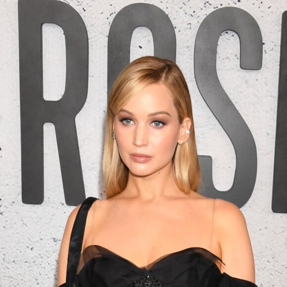 L'actrice de 34 ans est enceinte de son deuxième enfant avec son mari Cooke Maroney, qu'elle a épousé en octobre 2019 dans le Rhode Island
Jennifer Lawrence (enceinte) et productrice du documentaire lors de la première de Bread & Roses au Hammer Museum le 14 novembre 2024 à Los Angeles, Californie, Crédit : Jeffrey Mayer/MediaPunch