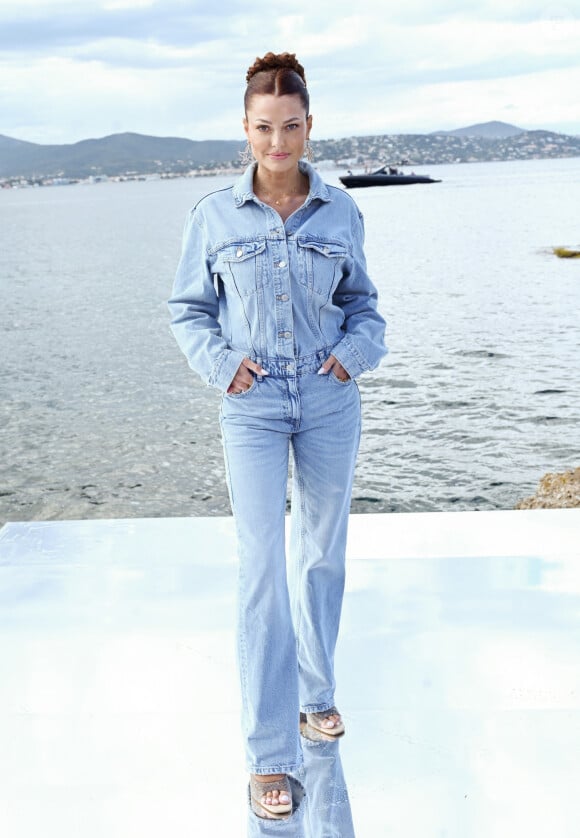 Caroline Receveur au défilé Etam Croisière 2023 à Saint-Tropez le 11 mai 2023. © Rachid Bellak / Bestimage