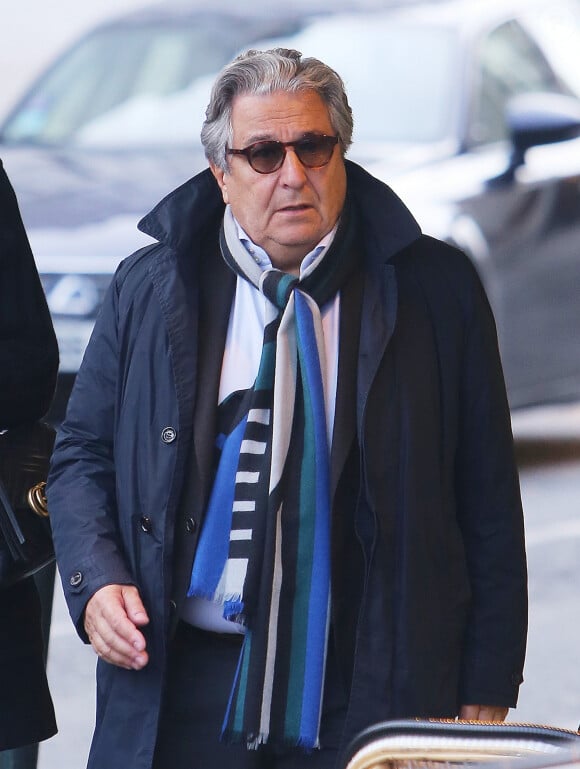 Exclusif - Christian Clavier arrive à la station de radio RTL à Paris le 17 décembre 2019. © Jonathan Rebboah / Panoramic / Bestimage