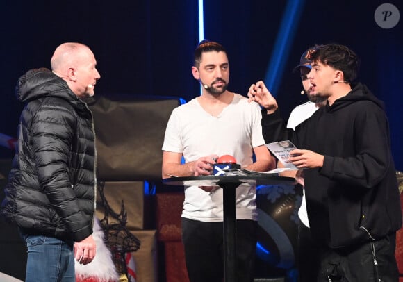 Pascal Soetens, Romaric Pagot et Inoxtag - Enregistrement de l'émission "Esprit dog christmas show" pour la chaîne YouTube au théâtre du Gymnase Marie Bell à Paris le 19 décembre 2022. © Coadic Guirec/Bestimage