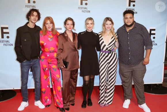 Khaled Alouac, Claire Romain, Axelle Dodier, Sabine Perraud, Florence Coste et Marvin Pellegrino au photocall de la cérémonie de clôture de la 24ème édition du Festival de la Fiction TV de La Rochelle, France, le 17 septembre 2022. © Patrick Bernard/Bestimage