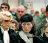 Lui-même entretenait une liaison avec Anne Pingeot...
Obsèques de François Mitterrand dans sa ville natale de Jarnac, en Charente, dans le sud-ouest de la France, le 11 janvier 1996. La maîtresse de François Mitterrand, Anne Pingeot, coiffée d'un chapeau noir, et leur fille Mazarine Pingeot, aux cheveux noirs, suivent le cercueil de l'ancien président. Photo par Alamy/ABACAPRESS.COM