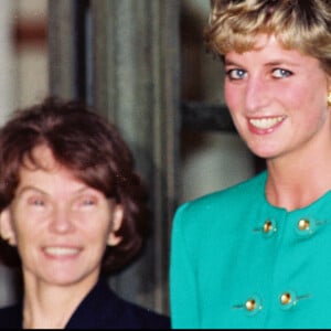 La princesse lady Diana et Danielle Mitterrand à Paris.