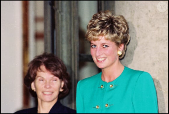 La princesse lady Diana et Danielle Mitterrand à Paris.