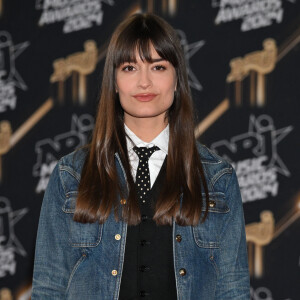 Clara Luciani au photocall de la 26ème édition des NRJ Music Awards à Cannes, le 1er novembre 2024. © Bebert-Guignebourg/Bestimage