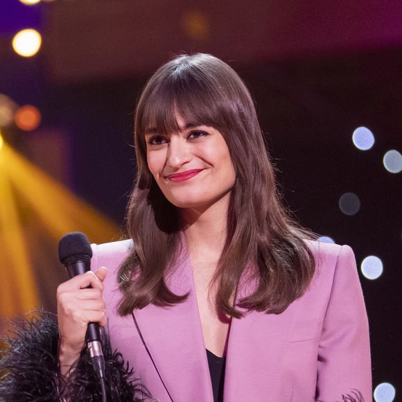 Exclusif- Clara Luciani - Enregistrement de l'émission "Symphonie pour la vie, Spéciale Pièces Jaunes" aux Folies Grüss à Paris, diffusée le 4 février sur France 3. Le 12 janvier 2022 © Cyril Moreau / Bestimage