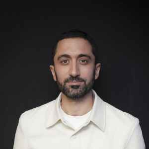 Dr Jimmy Mohamed - Dr Jimmy Mohamed pose en marge de sa venue à Radio J à Paris, France, le 28 février 2023. © Jack Tribeca/Bestimage