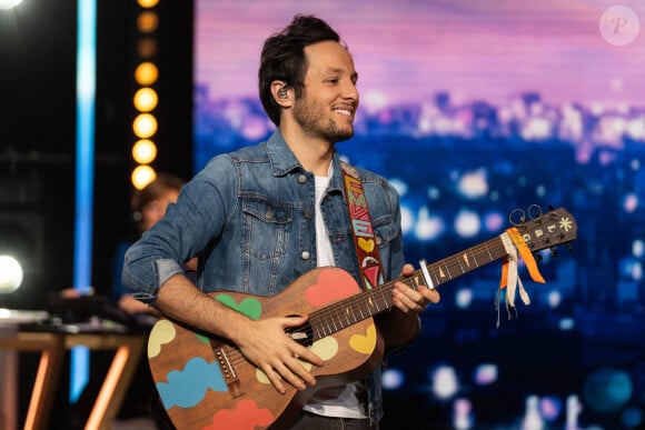 Vianney, auteur-compositeur-interprète et guitariste lors du Téléthon 2023, à Saint Denis, près de Paris, France, le 9 décembre 2023. Alexis Jumeau/ABACAPRESS.COM