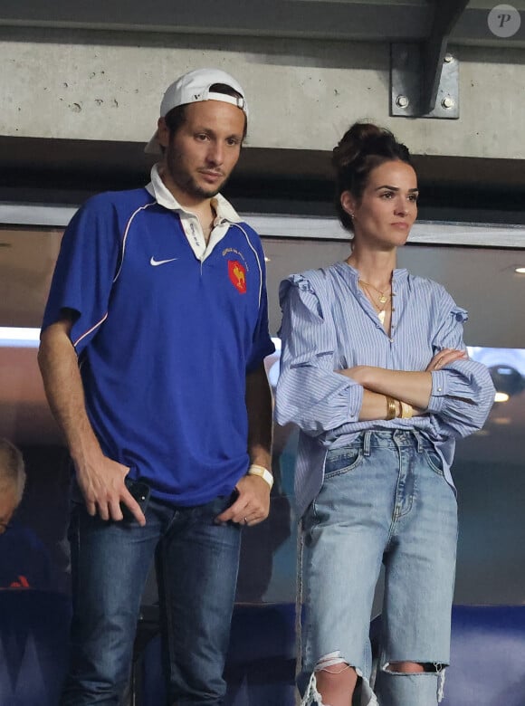 Le chanteur Vianney et sa femme Catherine Robert - People dans les tribunes lord du match d'ouverture de la Coupe du Monde de Rugby France 2023 avant le match de la Poule A entre la France et la Nouvelle-Zélande au Stade de France à Saint-Denis le 8 septembre 2023. © Dominique Jacovides/Bestimage 