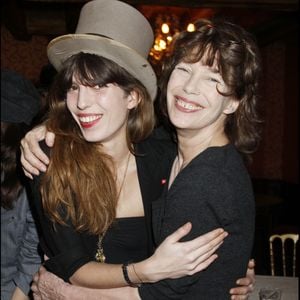 Juste après son décès 
Archive - Lou Doillon et Jane Birkin