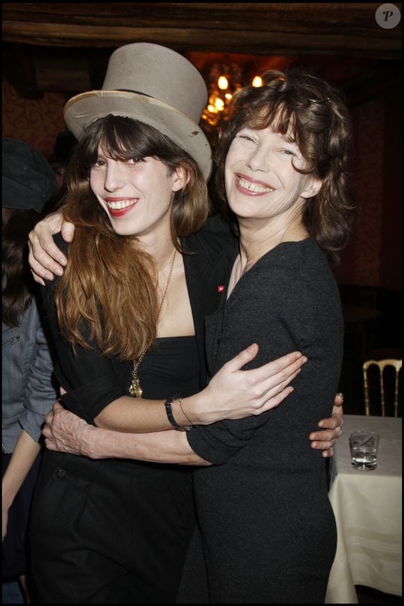 Juste après son décès 
Archive - Lou Doillon et Jane Birkin