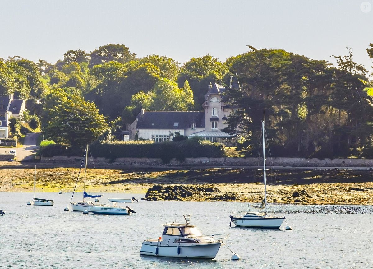 Photo : Maison de Jane Birkin à Lannilis dans le Finistère. Photo by