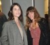 Charlotte Gainsbourg et Lou se sont retrouvées en plein coeur de la vente de la maison bretonne de leur mère Jane Birkin
Lou Doillon et Charlotte Gainsbourg - Paris - Inauguration de la galerie cinema de Anne Dominique Toussaint et vernissage de l'exposition " Point of View " de Kate Barry 