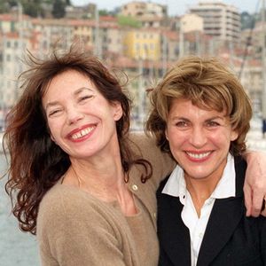 Jane Birkin et Gabrielle Crawford représentent le documentaire sur la vie de Jane Birkin et sa musique à Cannes, 2001.