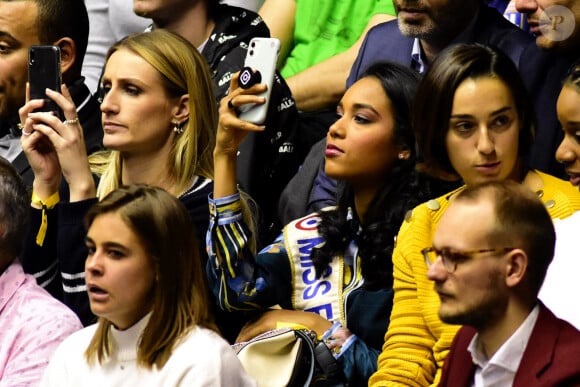 Estelle Sabathier, Clémence Botino (Miss France 2020) et Caroline Garcia (ambassadrice du tournoi) dans les tribunes de la finale du nouveau tournoi de tennis WTA l'Open 6ème Sens au Palais des Sports de Gerland à Lyon, France, le 8 mars 2020. © Romain Doucelin/Panoramic/Bestimage