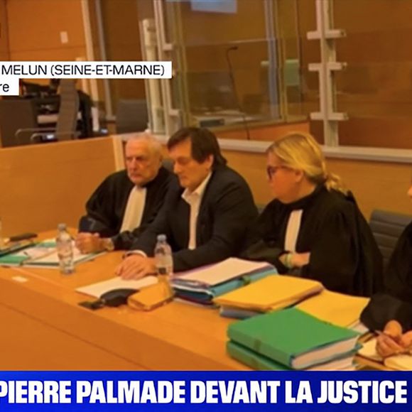 Pierre Palmade au tribunal de Melun avec ses avocats pour son procès pour blessures involontaires à la suite d'un accident de la route en février 2023 dans lequel sa voiture a percuté un autre véhicule à Melun le 20 novembre 2024. © BFM TV via Bestimage