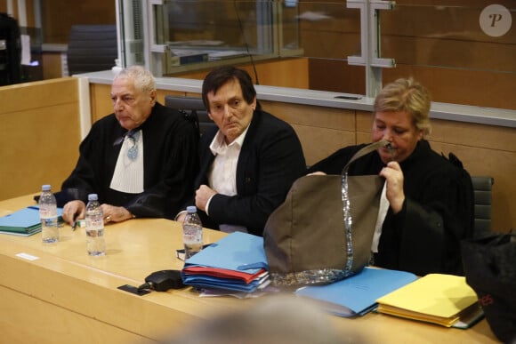 Pierre Palmade au tribunal de Melun avec ses avocats Me Alain Barsikian et Me Céline Lasek pour son procès pour blessures involontaires à la suite d'un accident de la route en février 2023 dans lequel sa voiture a percuté un autre véhicule à Melun. Le 20 novembre 2024. © Christophe Clovis / Bestimage