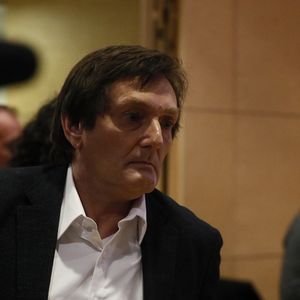 Pierre Palmade au tribunal de Melun avec ses avocats pour son procès pour blessures involontaires à la suite d'un accident de la route en février 2023 dans lequel sa voiture a percuté un autre véhicule à Melun. Le 20 novembre 2024. © Christophe Clovis / Bestimage