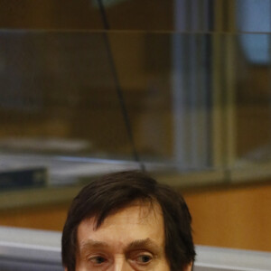 Pierre Palmade au tribunal de Melun avec ses avocats pour son procès pour blessures involontaires à la suite d'un accident de la route en février 2023 dans lequel sa voiture a percuté un autre véhicule à Melun. Le 20 novembre 2024. © Christophe Clovis / Bestimage  Pierre Palmade in court in Melun with his lawyers for his trial for involuntary injury following a road accident in February 2023 in which his car collided with another vehicle in Melun. 