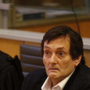 Pierre Palmade au tribunal de Melun avec ses avocats pour son procès pour blessures involontaires à la suite d'un accident de la route en février 2023 dans lequel sa voiture a percuté un autre véhicule à Melun. Le 20 novembre 2024. © Christophe Clovis / Bestimage  Pierre Palmade in court in Melun with his lawyers for his trial for involuntary injury following a road accident in February 2023 in which his car collided with another vehicle in Melun. 