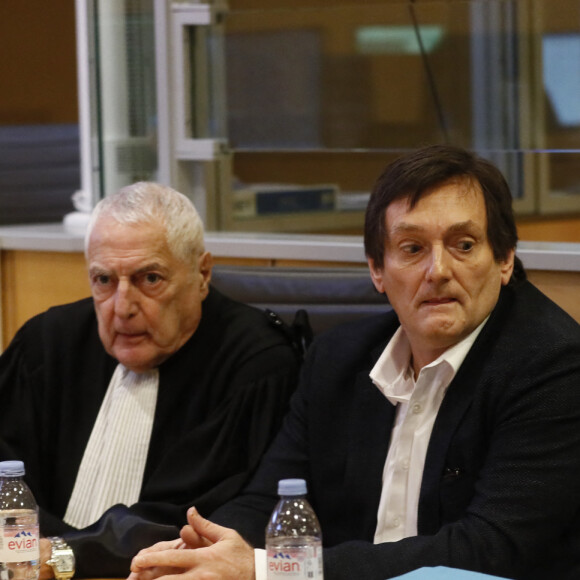 Pierre Palmade au tribunal de Melun avec ses avocats Me Alain Barsikian et Me Céline Lasek pour son procès pour blessures involontaires à la suite d'un accident de la route en février 2023 dans lequel sa voiture a percuté un autre véhicule à Melun. Le 20 novembre 2024. © Christophe Clovis / Bestimage  Pierre Palmade in court in Melun with his lawyers for his trial for involuntary injury following a road accident in February 2023 in which his car collided with another vehicle in Melun. 