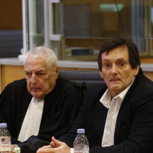 Pierre Palmade au tribunal de Melun avec ses avocats Me Alain Barsikian et Me Céline Lasek pour son procès pour blessures involontaires à la suite d'un accident de la route en février 2023 dans lequel sa voiture a percuté un autre véhicule à Melun. Le 20 novembre 2024. © Christophe Clovis / Bestimage  Pierre Palmade in court in Melun with his lawyers for his trial for involuntary injury following a road accident in February 2023 in which his car collided with another vehicle in Melun. 