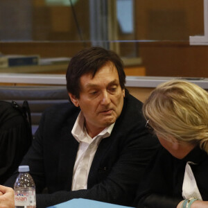 Pierre Palmade au tribunal de Melun avec ses avocats Me Alain Barsikian et Me Céline Lasek pour son procès pour blessures involontaires à la suite d'un accident de la route en février 2023 dans lequel sa voiture a percuté un autre véhicule à Melun. Le 20 novembre 2024. © Christophe Clovis / Bestimage  Pierre Palmade in court in Melun with his lawyers for his trial for involuntary injury following a road accident in February 2023 in which his car collided with another vehicle in Melun. 
