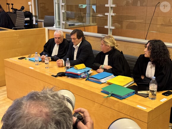 Pierre Palmade au tribunal de Melun avec ses avocats Me Alain Barsikian et Me Céline Lasek pour son procès pour blessures involontaires à la suite d'un accident de la route en février 2023 dans lequel sa voiture a percuté un autre véhicule à Melun. Le 20 novembre 2024. © Christophe Clovis / Bestimage  Pierre Palmade in court in Melun with his lawyers for his trial for involuntary injury following a road accident in February 2023 in which his car collided with another vehicle in Melun. 