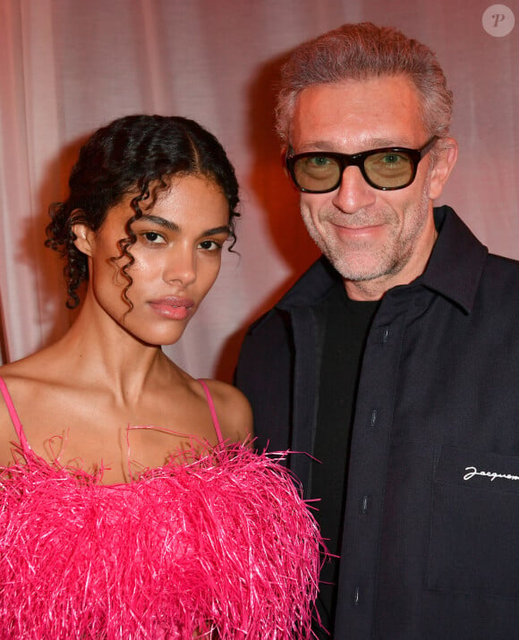 Vincent Cassel et son ex-femme Tina Kunakey - Photocall en front row du défilé "Le Raphia" de la maison Jacquemus au Bourget le 12 décembre 2022. © Veeren / Clovis / Bestimage 