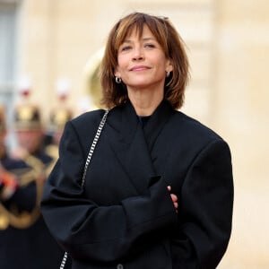 A savoir Sophie Marceau
Sophie Marceau - Arrivée des invités au dîner d'Etat en l'honneur du président chinois Xi Jinping et de sa femme la Première Dame Peng Liyuan au palais présidentiel de l'Elysée à Paris, France, le 6 mai 2024. © Cyril Moreau/Bestimage 