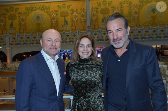 Georges Kern (Pdg Breitling), jean Dujardin et sa femme Nathalie Péchalat (nouvelle présidente de l'association "Premiers de Cordée") - Dîner de charité Breitling à la Samaritaine pour l'association "Premiers de Cordée" à Paris le 4 avril 2024.