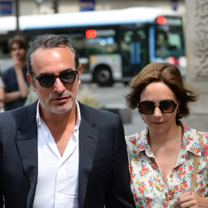 Jean Dujardin et sa femme Nathalie Pechalat - Mariage de Claude Lelouch à la mairie du 18ème à Paris. Le 17 juin 2023