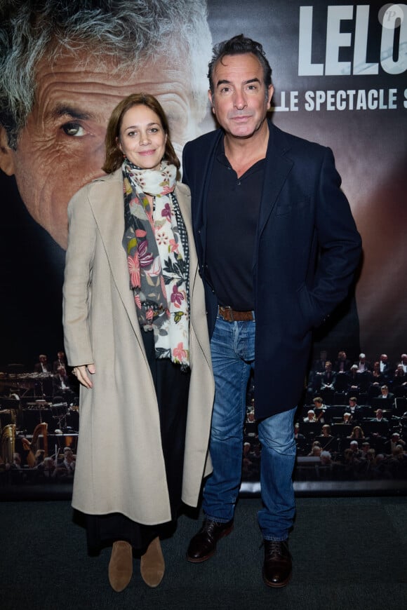 Exclusif - Jean Dujardin et sa femme Nathalie Péchalat - Photocall - Spectacle symphonique Claude Lelouch "D'un film à l'autre" au Palais des Congrès de Paris le 14 novembre 2022.