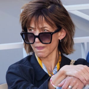 Sophie Marceau - Célébrités dans les tribunes de la finale homme des Internationaux de France de tennis de Roland Garros 2024 à Paris le 9 juin 2024. © Jacovides-Moreau/Bestimage