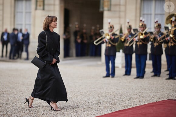 Sophie Marceau - Arrivée des invités au dîner d'Etat en l'honneur du président chinois Xi Jinping et de sa femme la Première Dame Peng Liyuan au palais présidentiel de l'Elysée à Paris, France, le 6 mai 2024. © Cyril Moreau/Bestimage