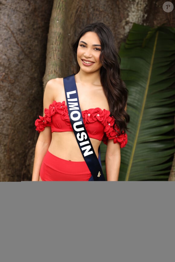 Emma Grégoire, Miss Limousin, en maillot de bain, candidate pour l'élection de Miss France 2025.