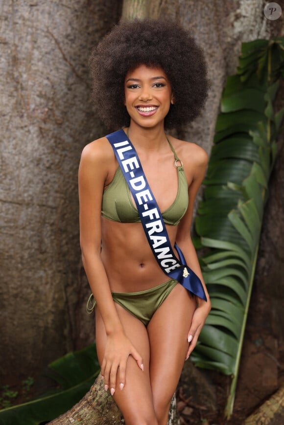 Julie Dupont, Miss Ile-de-France en maillot de bain, candidate pour l'élection de Miss France 2025.