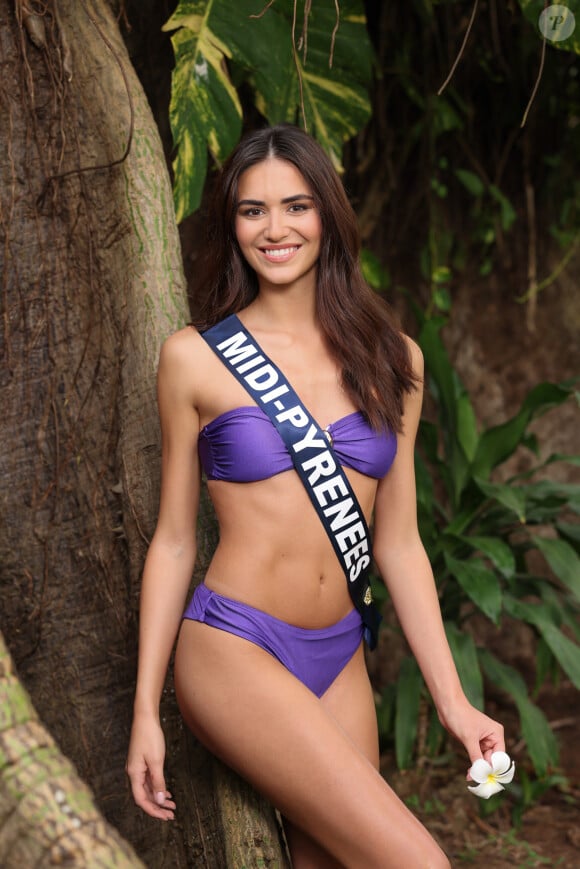 Olivia Sirena, Miss Midi-Pyrénées, en maillot de bain, candidate pour l'élection de Miss France 2025.