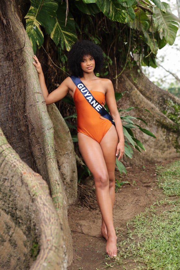 Jade Fansonna, Miss Guyane, en maillot de bain, candidate pour l'élection de Miss France 2025.