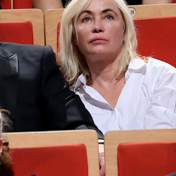 Emmanuelle Beart et son compagnon Frédéric Chaudier pendant la cérémonie de remise du prix lumière à I.Huppert lors de la 16ème édition du Festival Lumière à l'Amphithéâtre - Centre de Congrès à Lyon, France, le 18 octobre 2024. © Dominique Jacovides/Bestimage